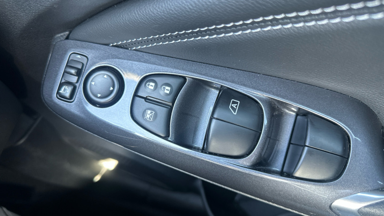 Nissan Juke 1.0 DiG-T 114 N-Connecta 5dr Petrol Hatchback